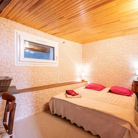 Holiday home Volets Verts *